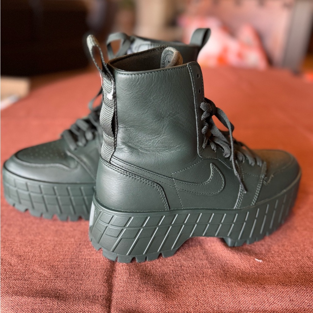 Nike Air Jordan Brooklyn Forest Green/Black Platform Sneaker Boots size 8 NWOT